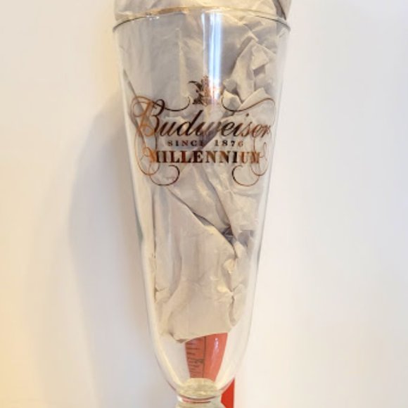 MILLENNIUM BUDWEISER FOOTED BEER GLASS WITH GOLD RIM - Picture 2 of 4